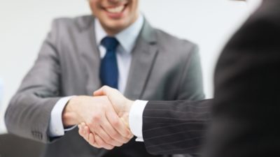 日本中で商談を決めてくる