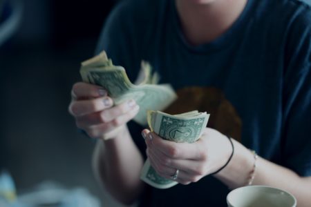 金